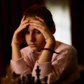 Queen of Chess: Είδαμε το ντοκιμαντέρ του Νetflix για τη Γιούντιτ Πόλγκαρ, την σπουδαιότερη σκακίστρια όλων των εποχών και τη μάχη της απέναντι στα στερεότυπα. 