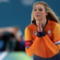 Χειμερινοί Ολυμπιακοί Αγώνες 2026: Η Γιούτα Λέρνταμ κερδίζει χρυσό με ολυμπιακό ρεκόρ στα 1000 μ., με τον Τζέικ Πολ να συγκινείται στις εξέδρες 