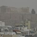 H αφρικανική σκόνη «έπνιξε» την Αθήνα: Αποπνικτική η ατμόσφαιρα 