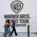 Η Warner Bros Discovery δίνει 7 ημέρες στην Paramount για βελτιωμένη προσφορά, ενώ παραμένει δεσμευμένη στη συμφωνία με το Netflix.
