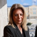 Μαρία Καρυστιανού: Κατέφθασε στο Σύνταγμα, δεν πήρε τον λόγο, αποχώρησε μετά από λίγο
