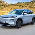 To Starray EM-I είναι το πρώτο Plug-In Hybrid της Geely στην Ελλάδα που καίει ελάχιστα