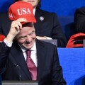 Τζάνι Ινφαντίνο, πρόεδρος FIFA, με καπέλο των ΗΠΑ