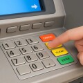 Πληκτρολόγηση PIN σε ΑΤΜ