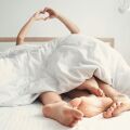 Έρευνα σε ευτυχισμένα ζευγάρια καταρρίπτει τους μύθους για τη συχνότητα των επαφών - Ειδικοί εξηγούν γιατί δεν υπάρχει «σωστός» αριθμός