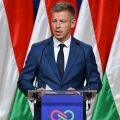 Ουγγαρία: Ο Πέτερ Μαγιάρ ζήτησε την άμεση σύγκληση της Βουλής για την εκλογή του ως πρωθυπουργού, ενώ απαίτησε και την παραίτηση του Προέδρου Σούλιοκ