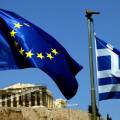Η σημαία της Ελλάδας και της ΕΕ με φόντο τον Παρθενώνα στην Ακρόπολη