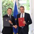 Εννέα συμφωνίες Ελλάδας-Γαλλίας υπεγράφησαν στο Μαξίμου - Καλύπτουν την άμυνα, την πυρηνική τεχνολογία και την παιδεία, ενισχύοντας τη διμερή συμμαχία.