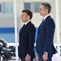 Επίσκεψη Μητσοτάκη - Μακρόν στη φρεγάτα Κίμων - Επισφραγίζεται η αμυντική συμμαχία με νέες συμφωνίες και ρήτρα αμοιβαίας συνδρομής.