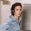 Miranda July: Η πολυσχιδής Αμερικανίδα καλλιτέχνιδα που θα εμφανιστεί στη Στέγη Ιδρύματος Ωνάση