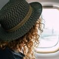 Πιλότος εξηγεί γιατί τα παράθυρα των αεροπλάνων έχουν μικρές τρύπες - Ρυθμίζουν την πίεση, αποτρέπουν θολώματα και ενισχύουν την ασφάλεια της πτήσης