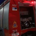 Πυροσβεστικό όχημα έξω από κτίριο όπου εκδηλώθηκε φωτιά