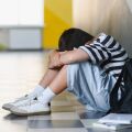 Η Σιγκαπούρη εισάγει τον ραβδισμό ως τιμωρία για μαθητές που ασκούν bullying - Έντονες αντιδράσεις της UNICEF και του Παγκόσμιου Οργανισμού Υγείας.