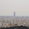 Η αφρικανική σκόνη στην Αττική μειώνει την ορατότητα και «εξαφανίζει» τον ουρανοξύστη στο Ελληνικό