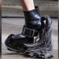 Τα εκκεντρικά παπούτσια του Alexander McQueen