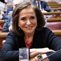 Η Ντόρα Μπακογιάννη στη Βουλή