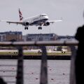 Η Κομισιόν δηλώνει ότι οι αεροπορικές εταιρίες πρέπει να αποζημιώνουν επιβάτες ακόμη και αν οι πτήσεις ακυρωθούν λόγω της κρίσης καυσίμων