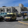 Ασθενοφόρο έξω από το Πανεπιστημιακό Νοσοκομείο του Ρίου