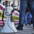 Μεγάφωνο ακουμπησμένο στο έδαφος