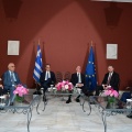Κάποιοι από τους πολιτικούς αρχηγούς μαζί με τον Πρόεδρο της Δημοκρατίας, Κωνσταντίνο Τασούλα και τον πρόεδρο της Βουλής, Νικήτα Κακλαμάνη