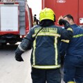 Πυροσβέστες σε φωτιά στην Αθήνα