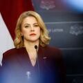 Λετονία: Η Εβίκα Σιλίνια παραιτείται μετά τη σύγκρουση για τον υπουργό Άμυνας, προκαλώντας πολιτική κρίση στη χώρα λίγους μήνες πριν τις εκλογές.