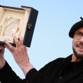 Ο Τζον Τραβόλτα αποκάλυψε γιατί φόρεσε μπερέδες στο Φεστιβάλ των Καννών - Η εξήγηση που έδωσε