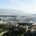 Στεγαστικό: Δουλειά στο κέντρο, ζωή εκτός πόλης - Μπορεί να εφαρμοστεί στην Αθήνα το μοντέλο Βερολίνου και Βιέννης;