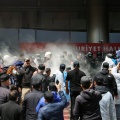 Τουρκία: Αστυνομική επέμβαση στα κεντρικά του CHP - Απομακρύνθηκε ο Οζγκιούρ Οζέλ 