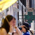 Ιστορικός καύσωνας πλήττει την Ευρώπη - Ρεκόρ θερμοκρασιών σε Βρετανία, Γαλλία, Ιρλανδία - Επτά θάνατοι συνδέονται με τα καιρικά φαινόμενα