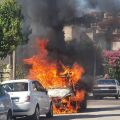 Φωτιά ξέσπασε το πρωί σε σταθμευμένο αυτοκίνητο στη Ρόδο, προκαλώντας την κινητοποίηση της Πυροσβεστικής - Το όχημα καταστράφηκε ολοσχερώς.