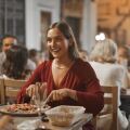 Μια μαθηματική εξίσωση αποκαλύπτει την ιδανική στρατηγική για να επιλέγουμε το εστιατόριο που θα φάμε σε ένα ταξίδι, ανάλογα με τις ημέρες της διαμονής μας.