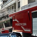 Πυροσβέστες επιχειρούν σε φωτιά στη Θεσσαλονίκη