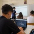 «Γράψε το σαν να είμαι 13χρονος» - Το ελληνικό σχολείο απέναντι στην τεχνητή νοημοσύνη