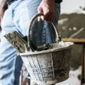 Εργάτης με σύνεργα για την ανακαίνιση κατοικίας