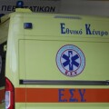 Ασθενοφόρο ΕΚΑΒ έξω από τα επείγοντα νοσοκομείου