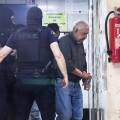 Ο Αλέξανδρος Γιωτόπουλος, με χειροπέδες, οδηγείται στην Εισαγγελία Εφετών Πειραιά