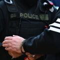Σύλληψη 63χρονου στη Θεσσαλονίκη μετά από καταγγελία ότι παρενόχλησε σεξουαλικά 8χρονη σε πάρκο στις Συκιές - Οδηγείται στην εισαγγελία.