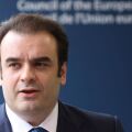 Μέχρι τις 30 Σεπτεμβρίου παρατείνεται η ρύθμιση για το ελβετικό φράγκο, όπως έκανε γνωστό ο Κυριάκος Πιερρακάκης, αναλύοντας τα εργαλεία για το ιδιωτικό χρέος.