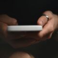 Ιταλία: Μητέρα στράφηκε νομικά εναντίον της Meta και του TikTok μετά τον θάνατο της 12χρονης κόρης της
