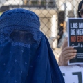 Οι γυναίκες του Αφγανιστάν αφανίζονται με κάθε τρόπο, κάθε ώρα που περνάει