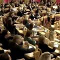 Νορβηγοί βουλευτές κάνουν κουπί στο Κοινοβούλιο στέλνοντας μήνυμα για το Μουντιάλ 2026