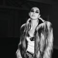 Η Charli XCX αποκαλύπτει ότι περνά τη δυσκολότερη ψυχική φάση της ζωής της, μιλά για την πίεση των social media και το νέο της άλμπουμ, Music, Fashion, Film