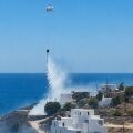 Οριοθετήθηκε η φωτιά στην Σύρο – Παραμένουν στο σημείο οι Πυροσβεστικές Δυνάμεις