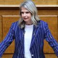 «Η κυβέρνηση δεν σπάει τον φαύλο κύκλο του ιδιωτικού χρέους», λέει η Μιλένα Αποστολάκη
