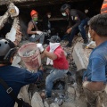 Έρευνες στα συντρίμμια πέντε μέρες μετά τον φονικό σεισμό στη Βενεζουέλα