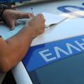 Αστυνομικός της Τροχαίας κόβει κλήσεις στο μπλοκάκι