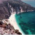 Πτώσεις βράχων στις παραλίες: Πότε αυξάνεται ο κίνδυνος, τι πρέπει να αποφεύγουμε 