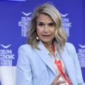 Επιστολή Μιλένας Αποστολάκη σε Στουρνάρα για τις αυξήσεις στα ισόβια ασφαλιστήρια υγείας