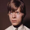 «David Bowie: The Shel Talmy Recordings»: Ακυκλοφόρητες ηχογραφήσεις του Ντέιβιντ Μπόουι από το 1965 με τον Τζίμι Πέιτζ στην κιθάρα κυκλοφορούν τον Σεπτέμβριο 